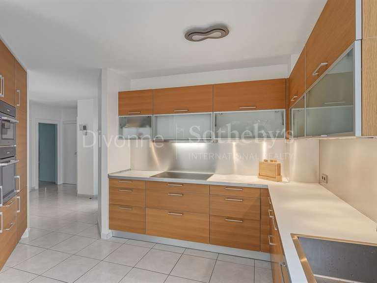 Maison Échenevex - 4 chambres - 244m²