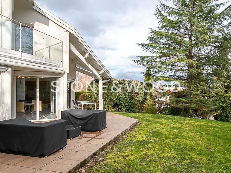 Maison Échenevex - 3 chambres - 244m²