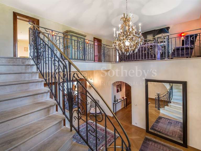 Maison Échenevex - 7 chambres - 605m²