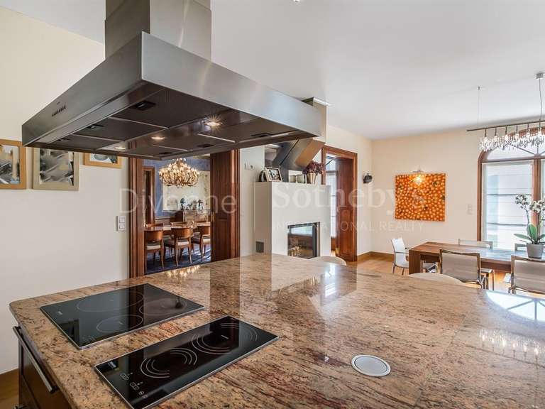 Maison Échenevex - 7 chambres - 605m²