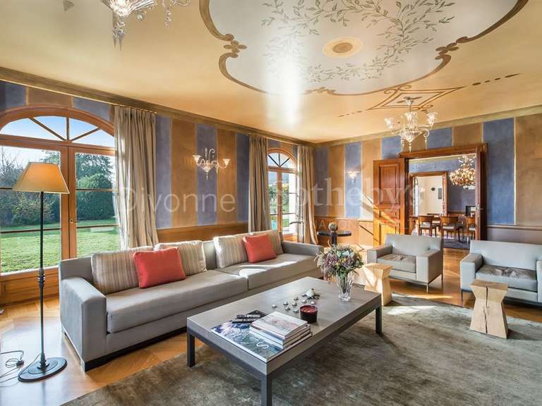 Maison Échenevex - 7 chambres - 605m²