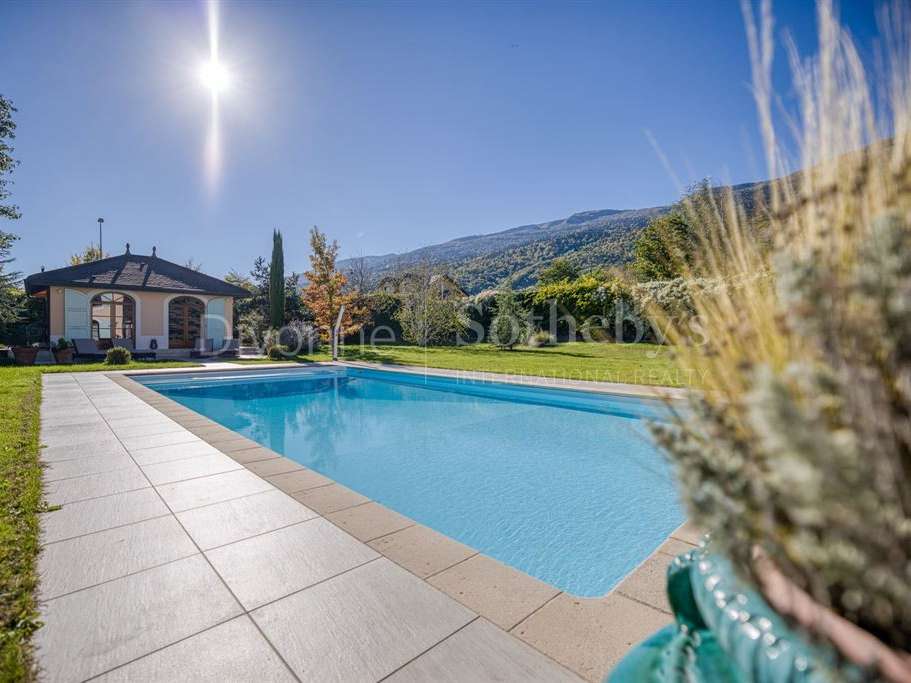 Maison Échenevex