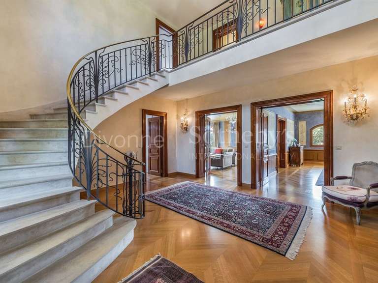 Maison Échenevex - 7 chambres - 605m²