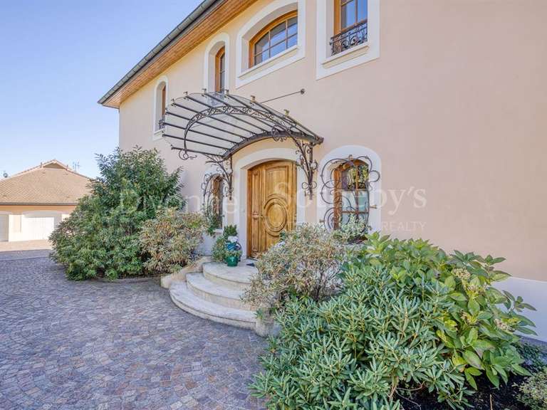 Maison Échenevex - 7 chambres - 605m²