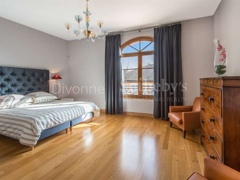 Maison Échenevex - 7 chambres - 605m²