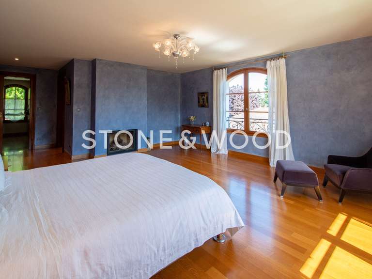 Maison Échenevex - 6 chambres - 605m²