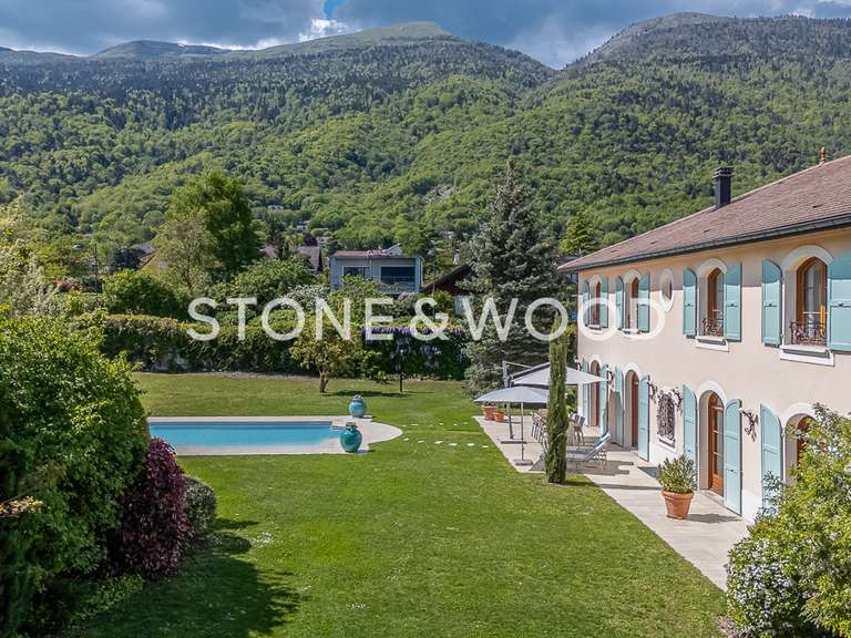 Maison Échenevex - 6 chambres - 605m²