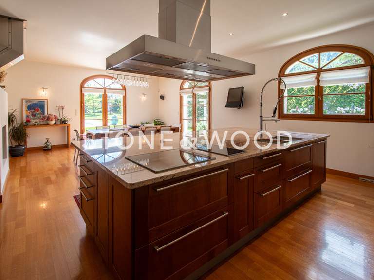 Maison Échenevex - 6 chambres - 605m²