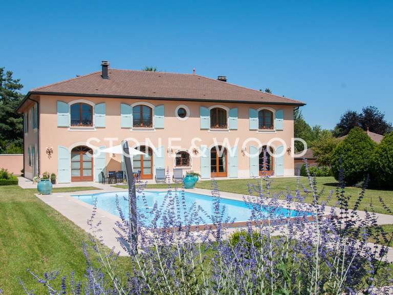 Maison Échenevex - 6 chambres - 605m²