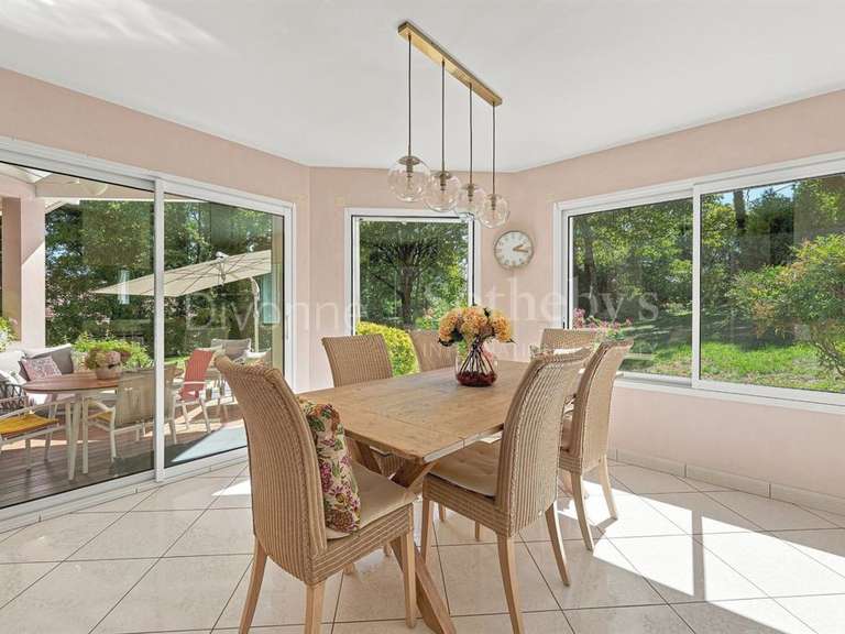Maison Échenevex - 3 chambres - 300m²