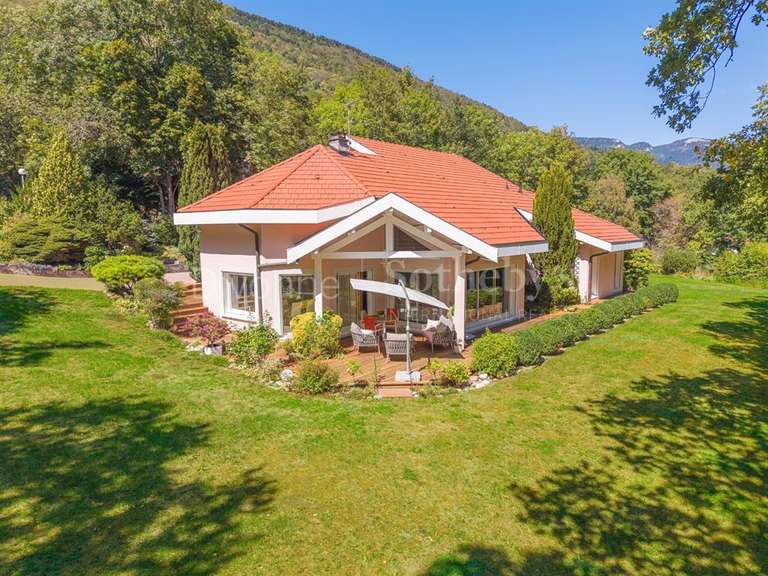 Maison Échenevex - 3 chambres - 300m²