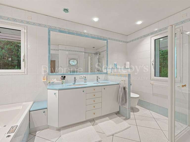 Maison Échenevex - 3 chambres - 300m²