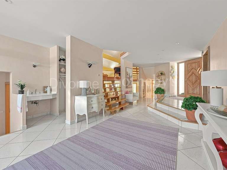 Maison Échenevex - 3 chambres - 300m²