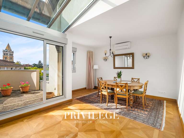 Appartement Écully - 5 chambres - 192m²