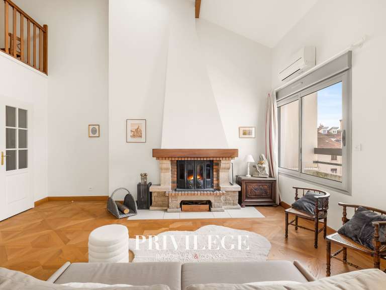 Appartement Écully - 5 chambres - 192m²