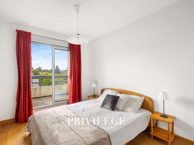 Appartement Écully - 5 chambres - 192m²