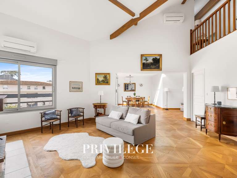 Appartement Écully - 5 chambres - 192m²