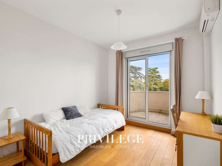 Appartement Écully - 5 chambres - 192m²