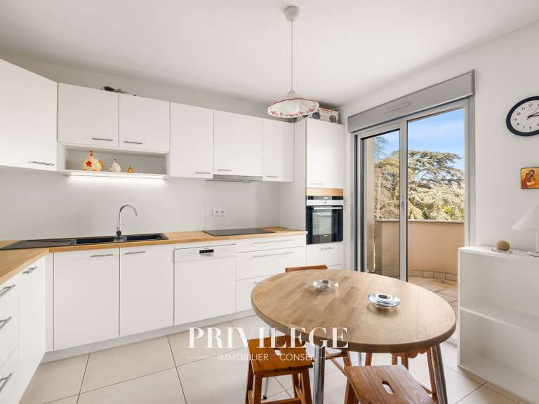 Appartement Écully - 5 chambres - 192m²