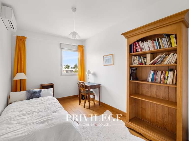 Appartement Écully - 5 chambres - 192m²