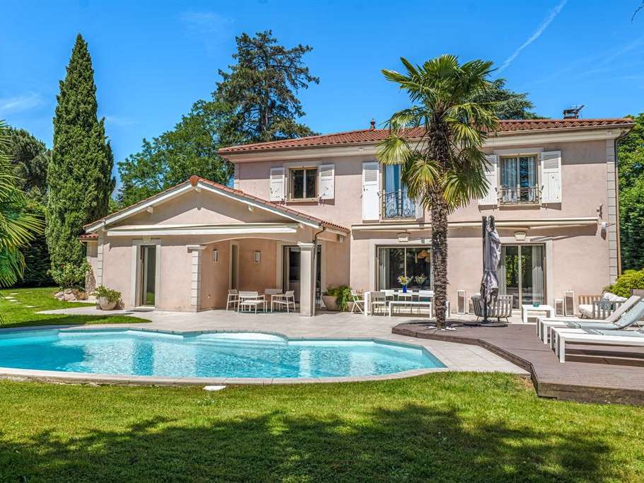 House Écully