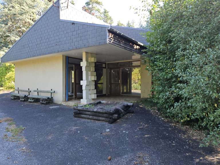 Propriété Égletons - 31 chambres - 3700m²