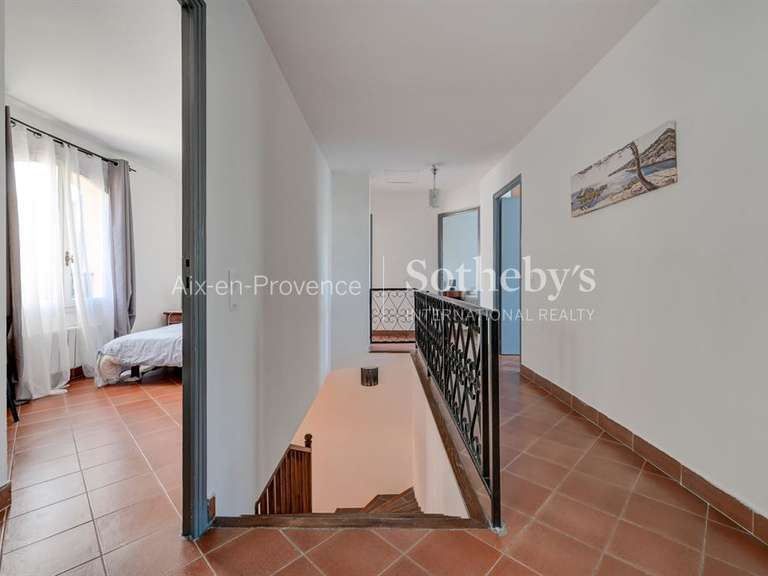 Maison Éguilles - 5 chambres - 200m²