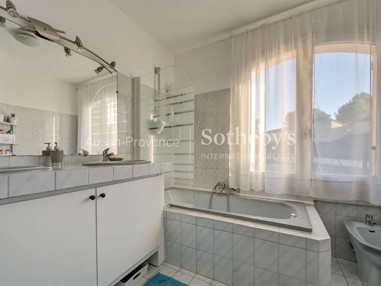 Maison Éguilles - 5 chambres - 200m²