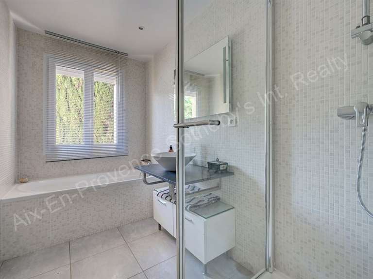 Maison Éguilles - 4 chambres - 165m²