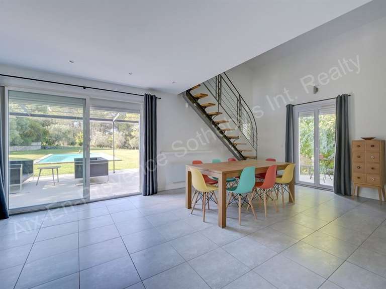 Maison Éguilles - 4 chambres - 165m²