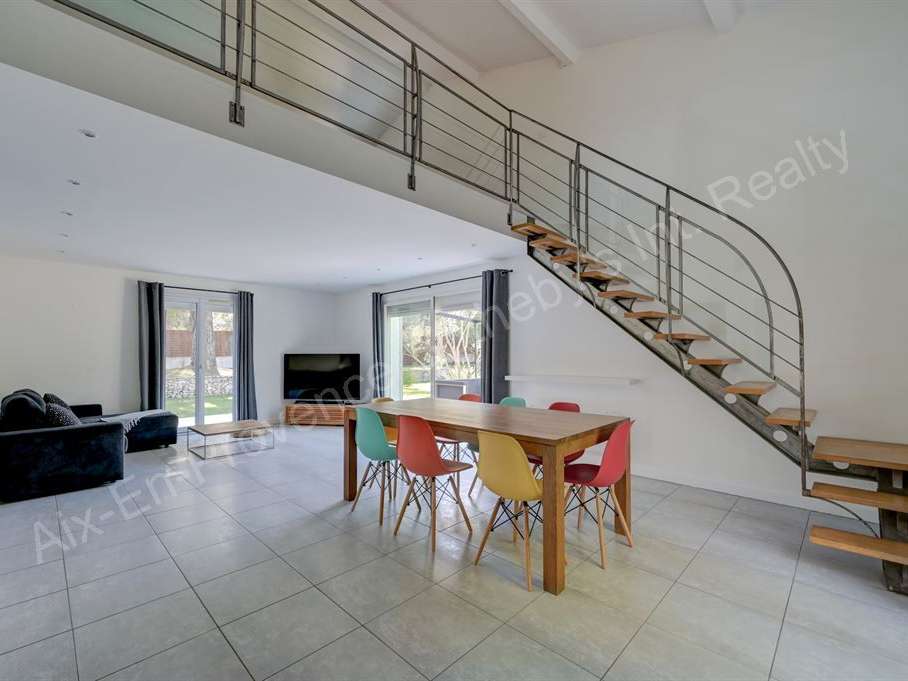 House Éguilles