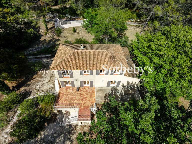 Maison Éguilles - 4 chambres - 180m²