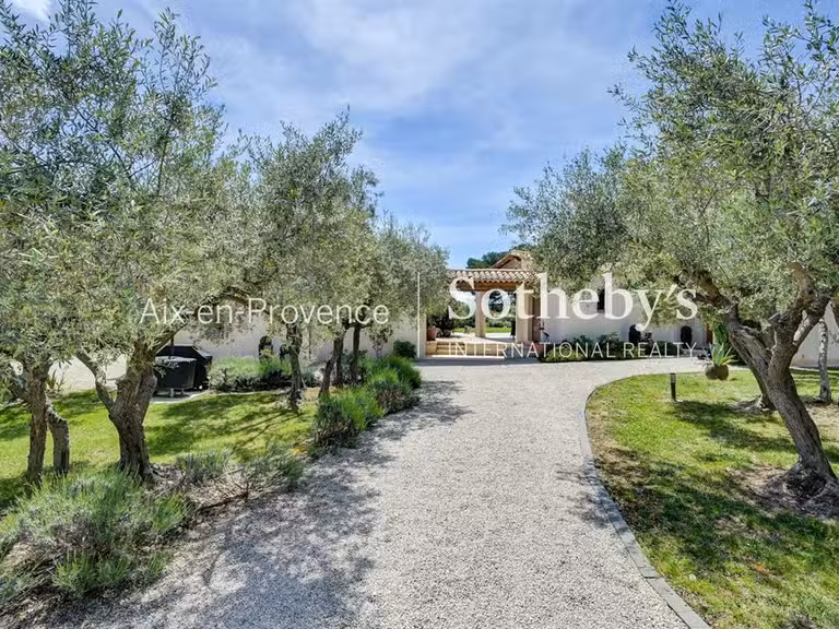 Maison Éguilles - 5 chambres - 230m²