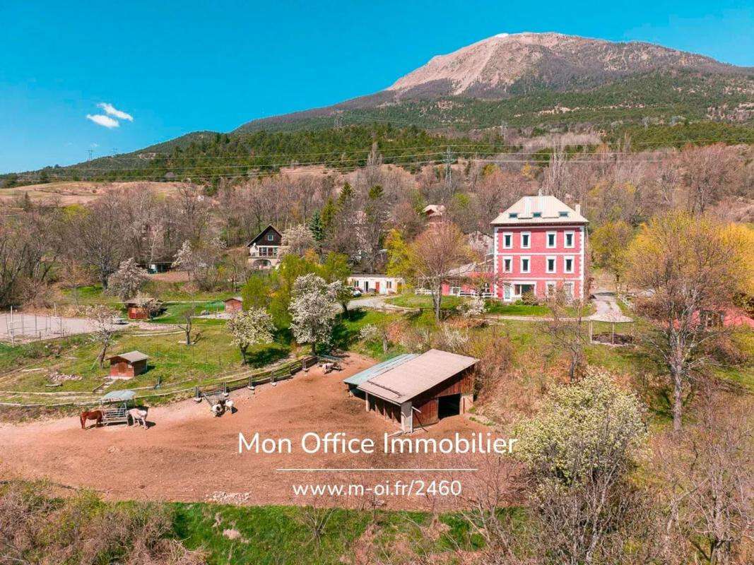 Vente Maison Embrun 940 000€ 858m²