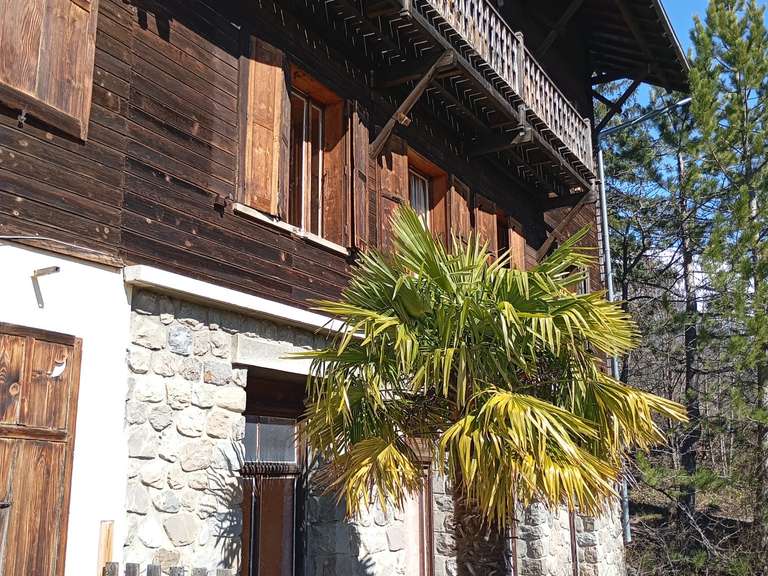 Maison Embrun - 17 chambres - 828m²