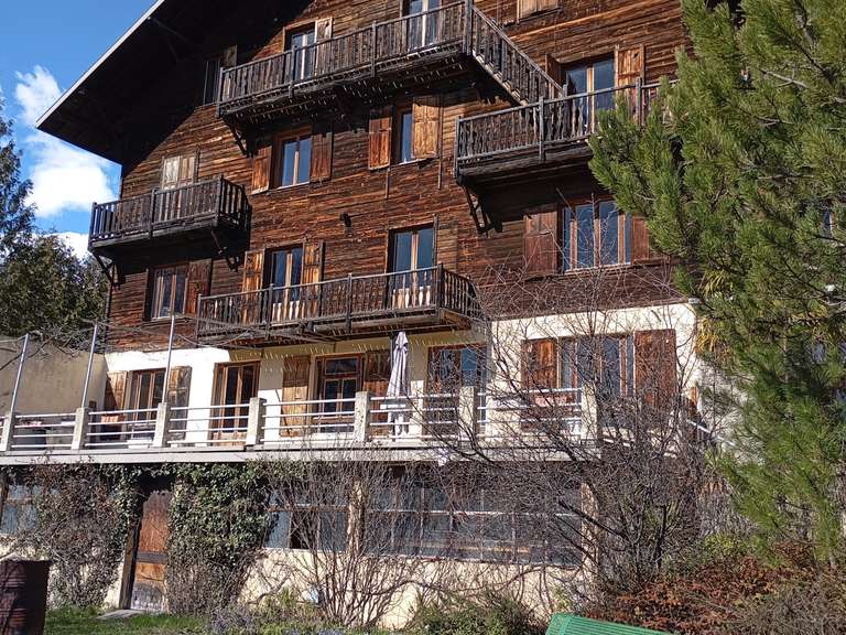 Maison Embrun - 17 chambres - 828m²