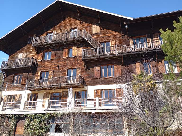 Maison Embrun - 17 chambres - 828m²