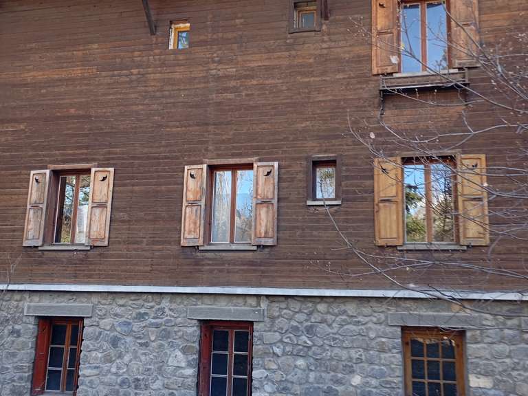 House Embrun - 17 bedrooms - 828m²