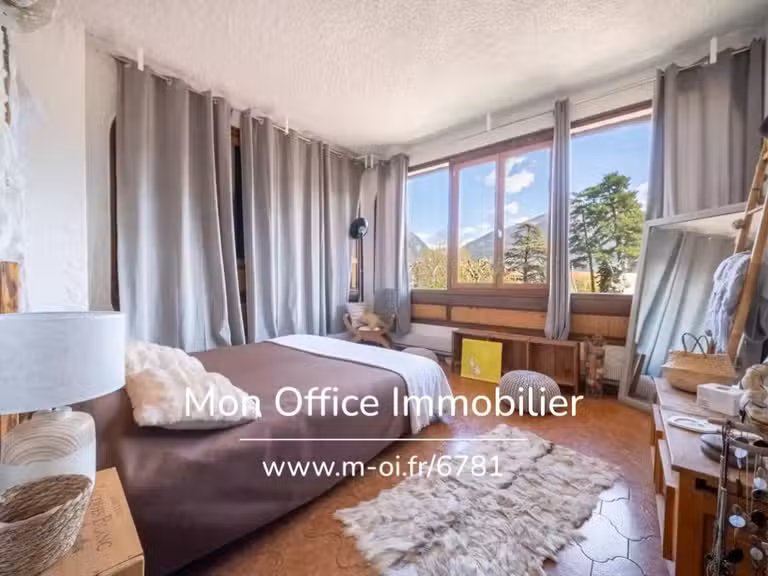 Maison Embrun - 16 chambres - 400m²