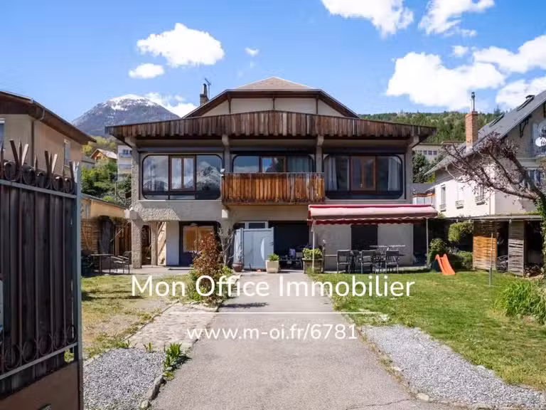 Maison Embrun - 16 chambres - 400m²