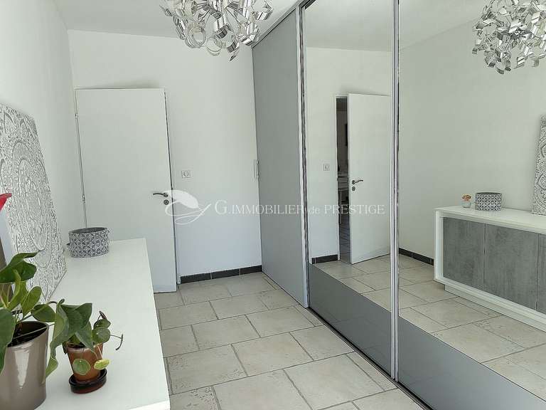 House Entraigues-sur-la-Sorgue - 2 bedrooms - 2001m²