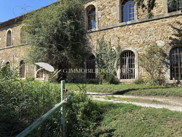 Maison Entraigues-sur-la-Sorgue - 7 chambres - 1166m²