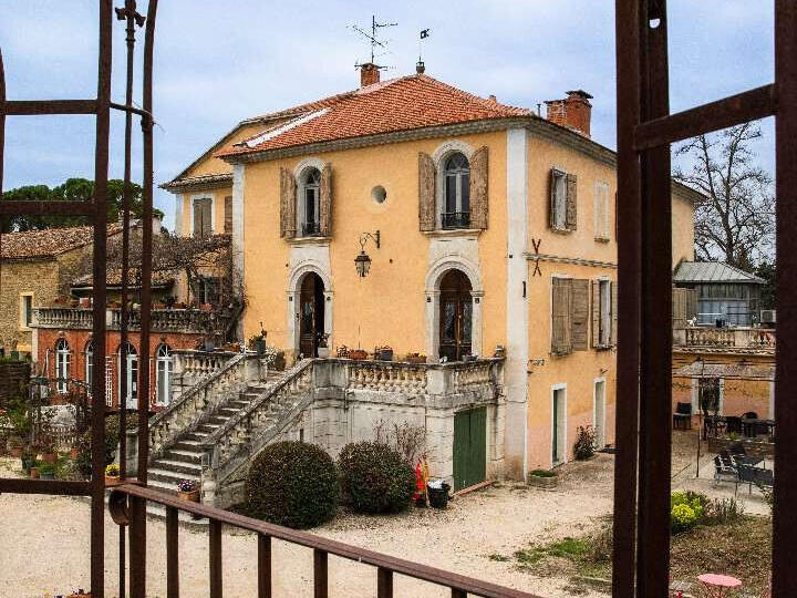 Property Entraigues-sur-la-Sorgue - 15 bedrooms