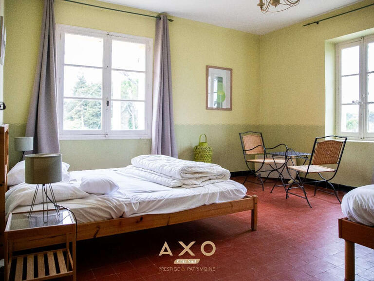 Property Entraigues-sur-la-Sorgue - 15 bedrooms