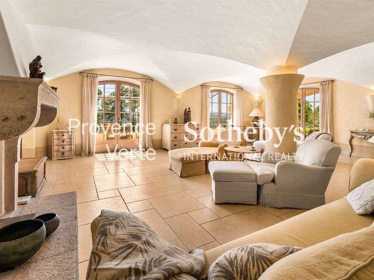Maison Entrecasteaux - 3 chambres - 288m²