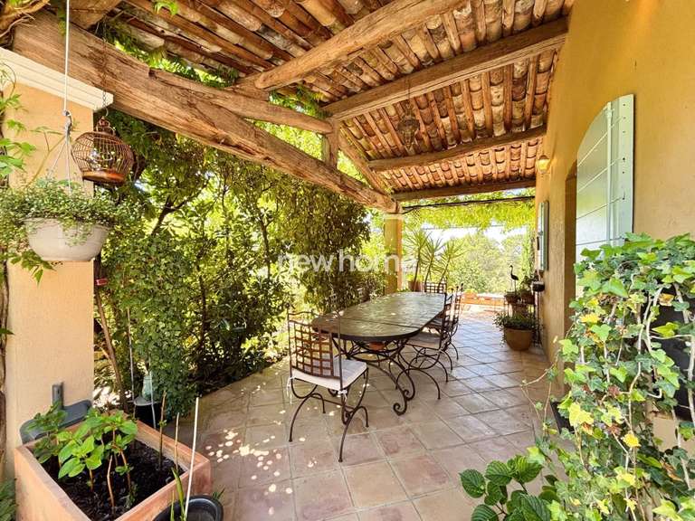 Maison Entrecasteaux - 4 chambres - 192m²