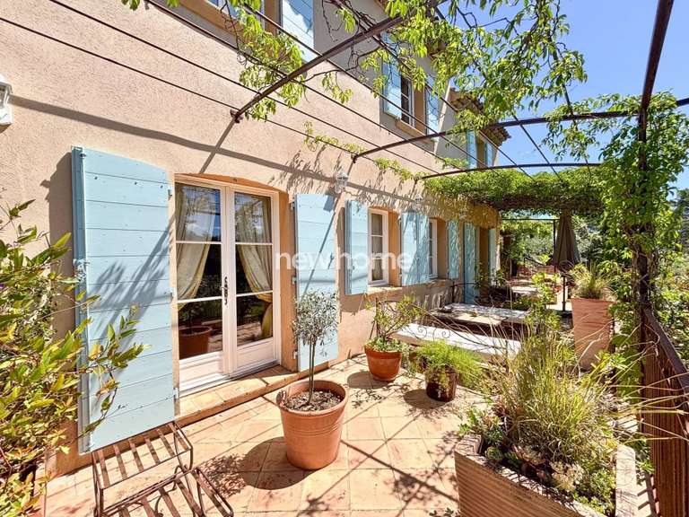 Maison Entrecasteaux - 4 chambres - 192m²