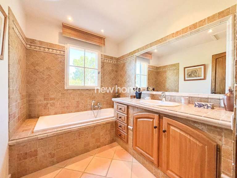 Maison Entrecasteaux - 4 chambres - 192m²