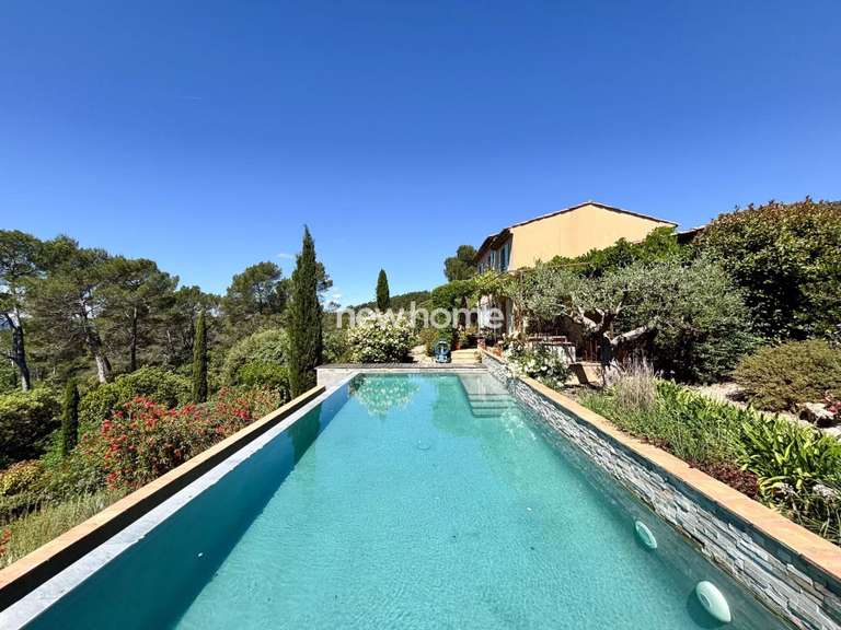 Maison Entrecasteaux - 4 chambres - 192m²