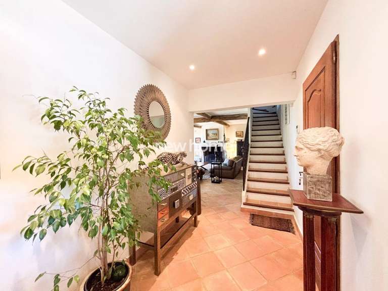 Maison Entrecasteaux - 4 chambres - 192m²